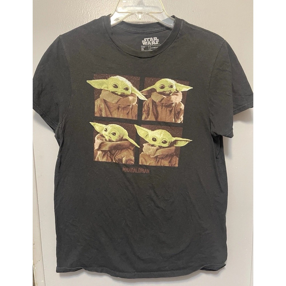 Star Wars The Mandalorian Baby Yoda  (Grogu) T-Shirt Size Small UnisexBlack Tee